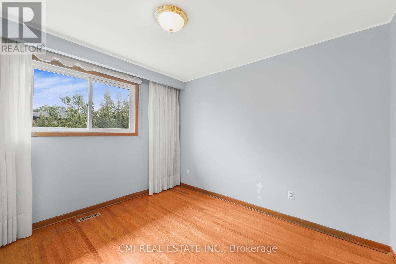 Photo 23 of 698 Hillman Crescent, Mississauga ON
