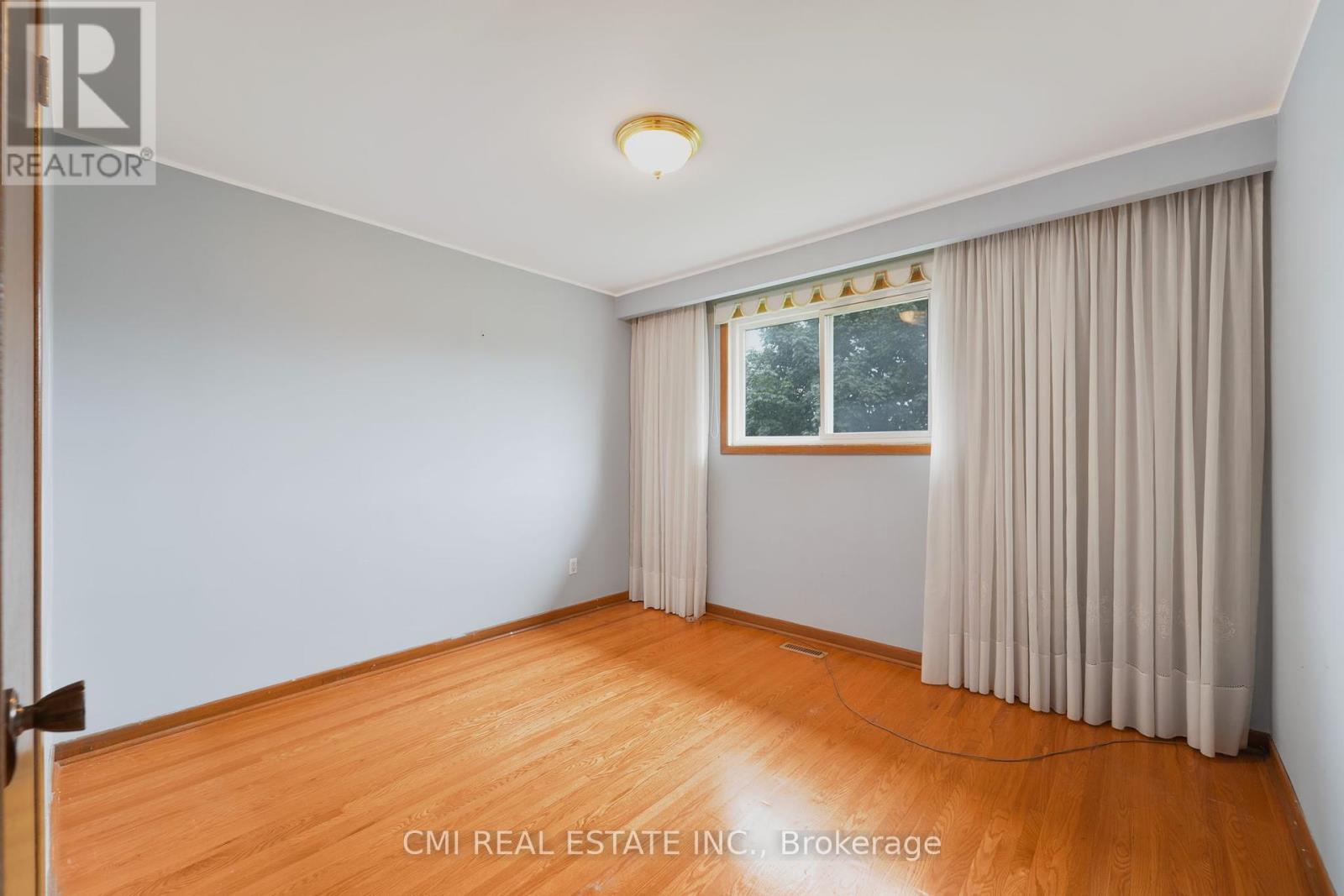 Photo 32 of 698 Hillman Crescent, Mississauga ON