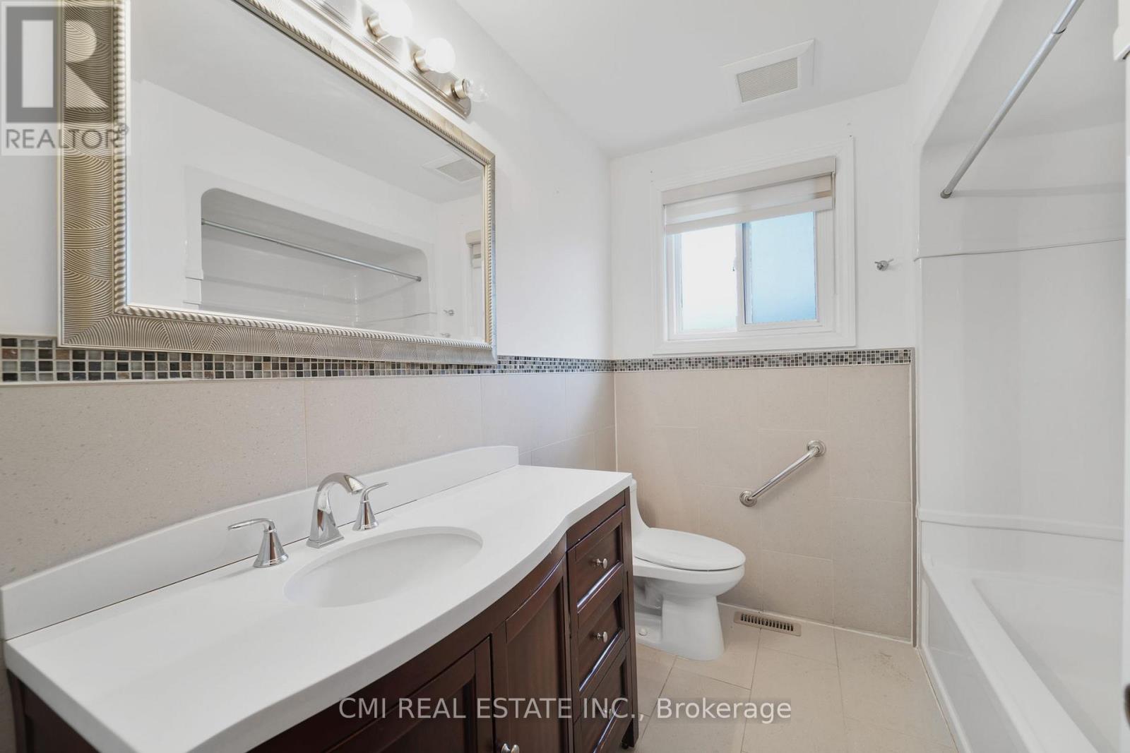 Photo 1 of 698 Hillman Crescent, Mississauga ON