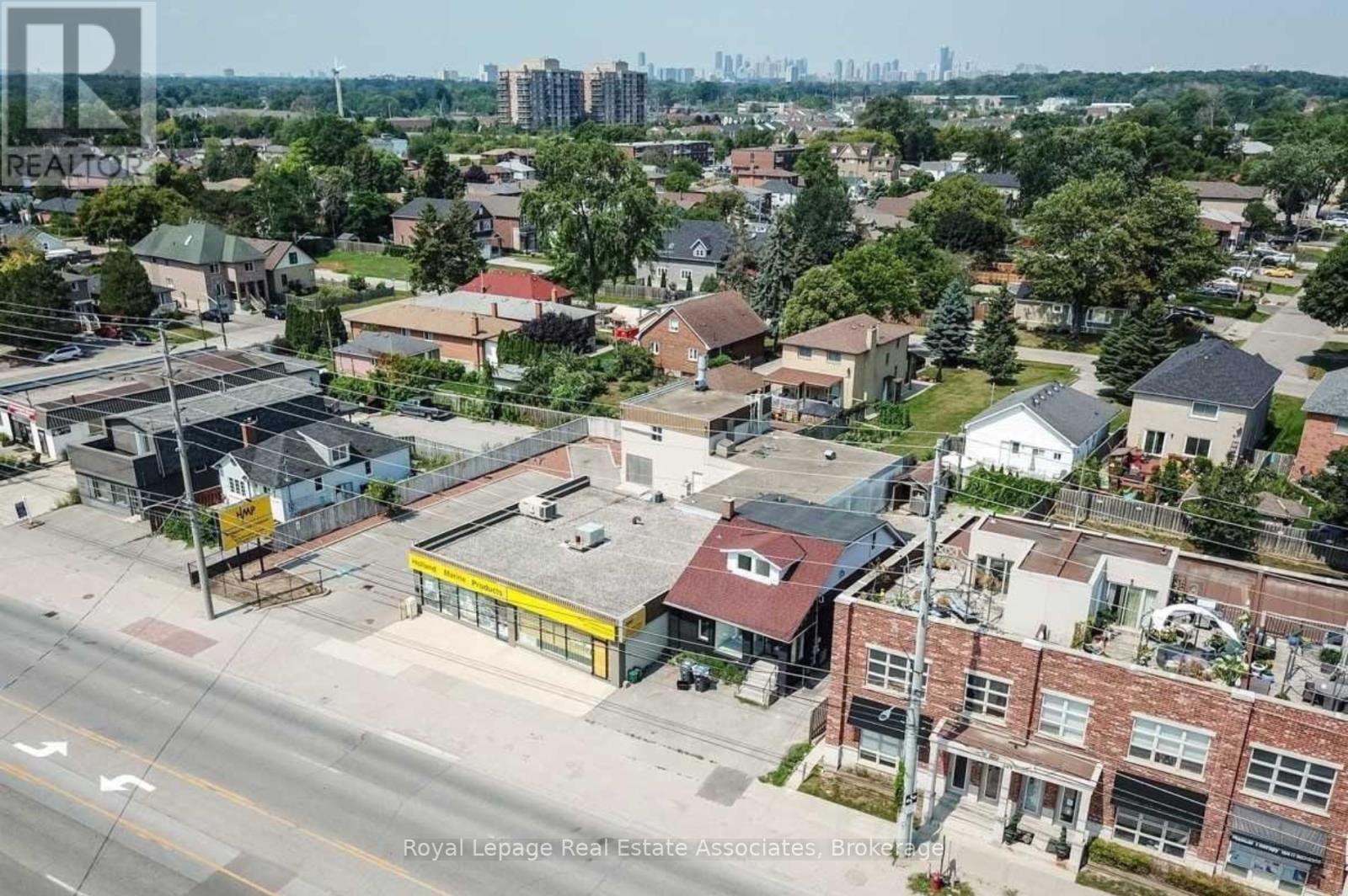 Photo 16 of 881 Lakeshore Road E, Mississauga ON