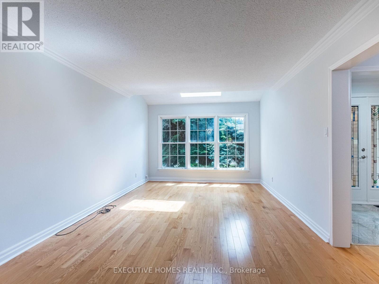 Photo 3 of 1876 Roy Ivor Crescent, Mississauga ON