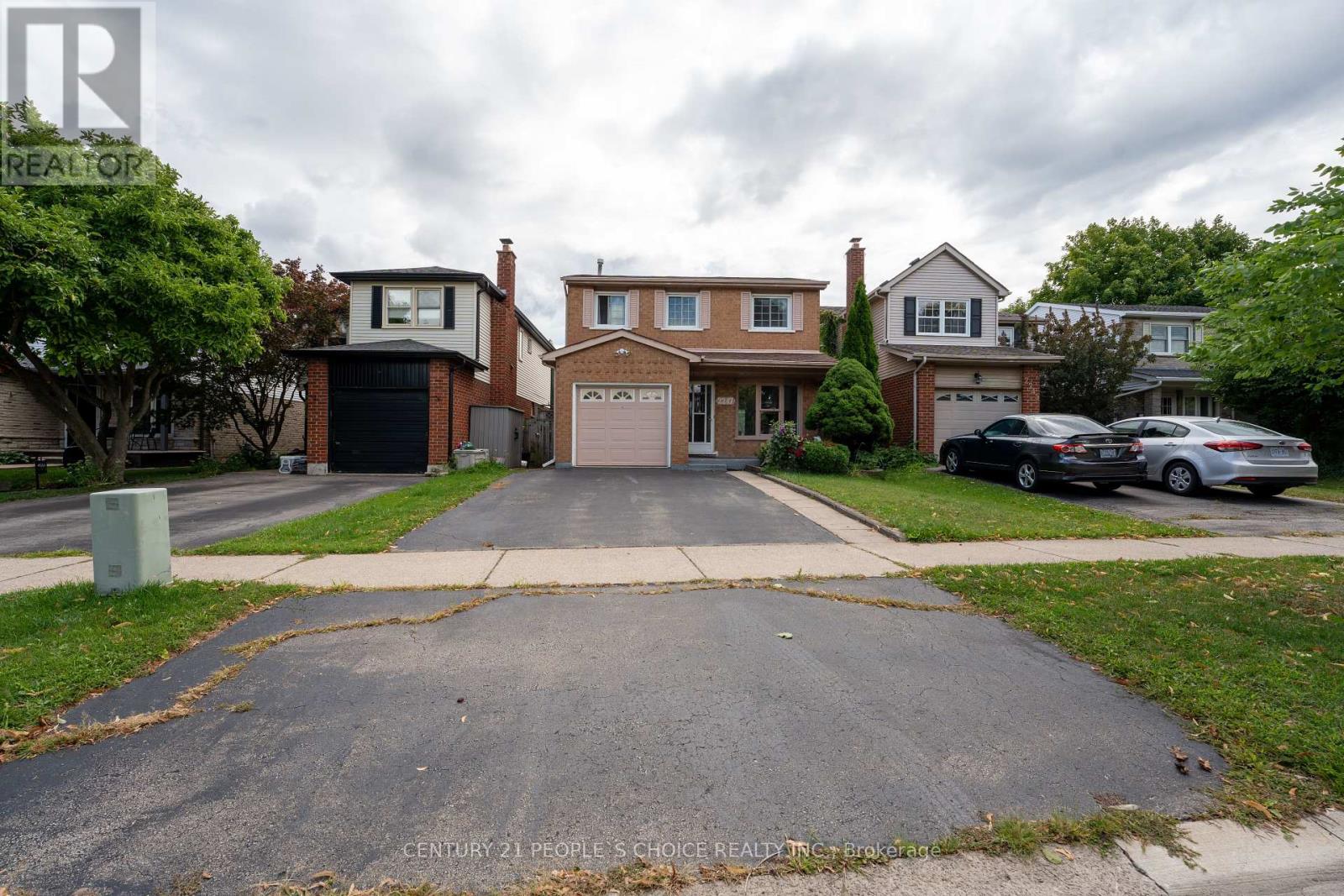 Photo 1 of 2247 Silverbirch Court, Burlington ON