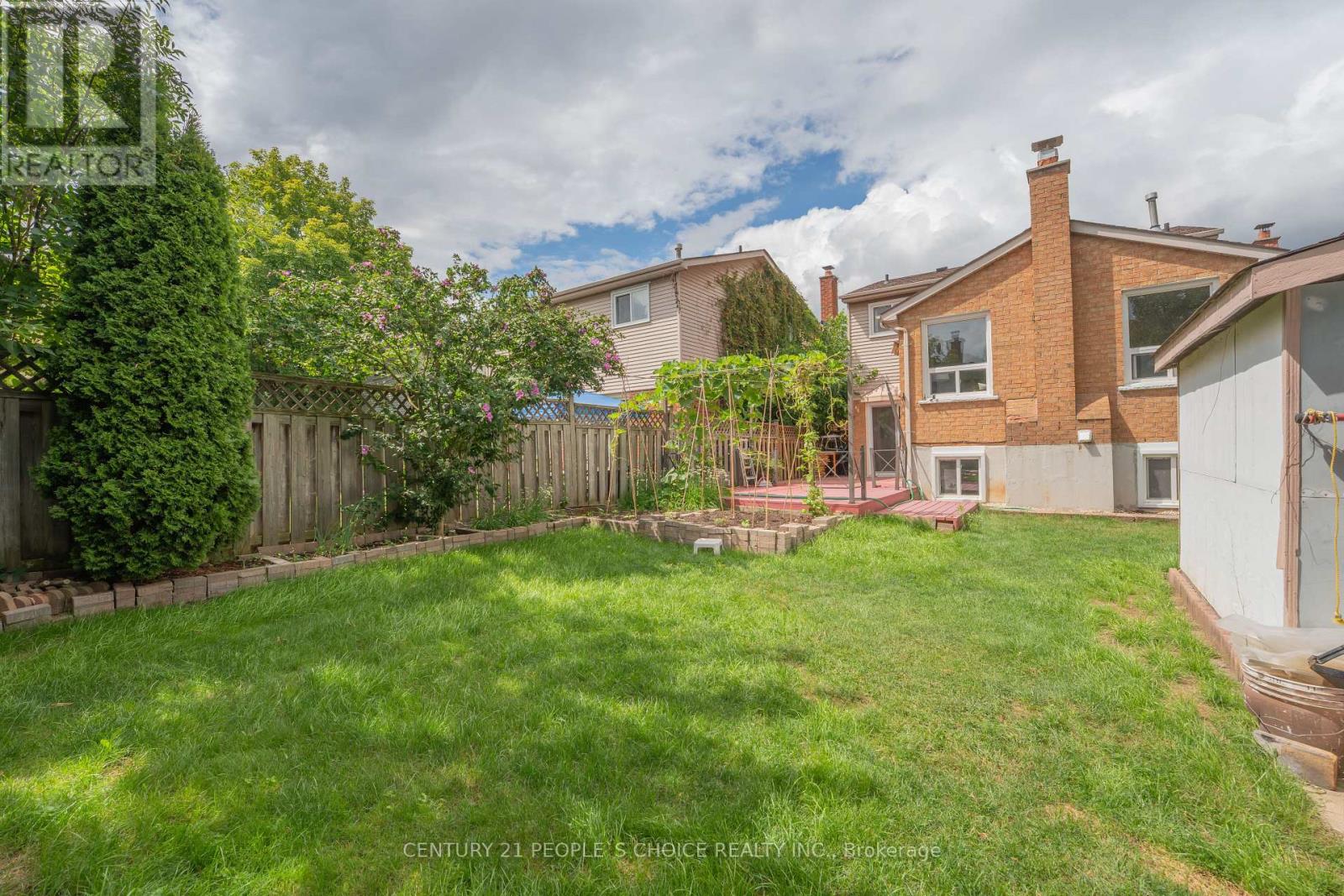 Photo 48 of 2247 Silverbirch Court, Burlington ON