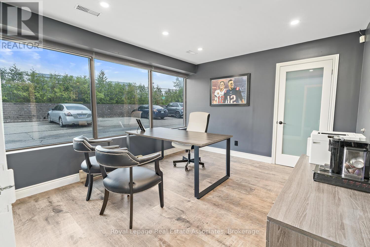 Photo 2 of 8 9 150 Armstrong Avenue, Halton Hills ON
