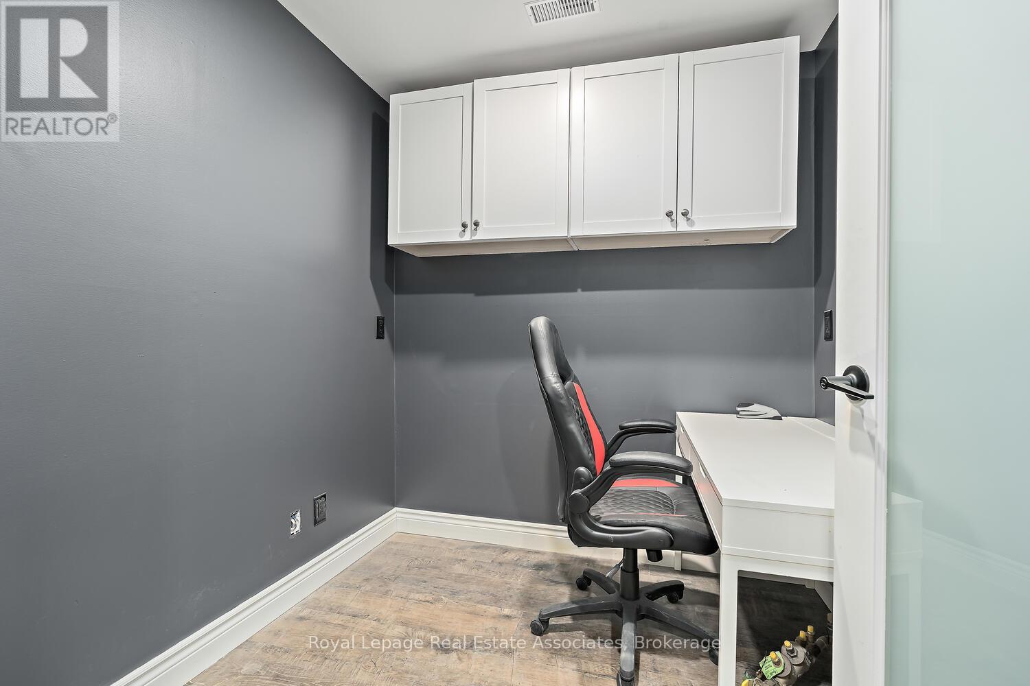 Photo 1 of 8 9 150 Armstrong Avenue, Halton Hills ON