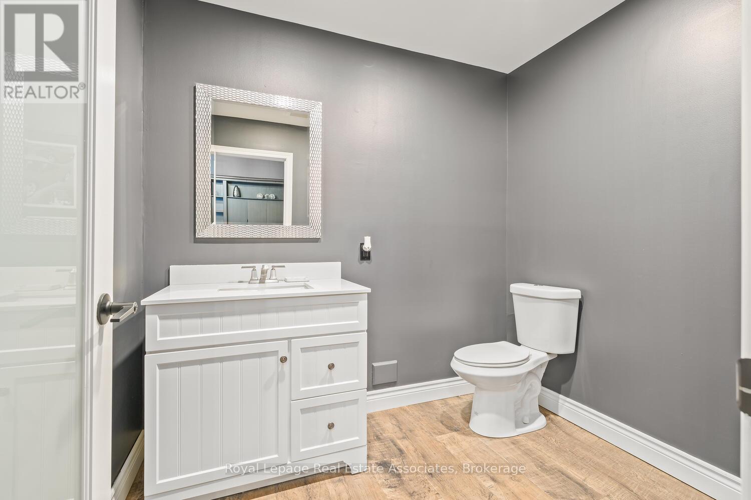 Photo 4 of 9 150 Armstrong Avenue, Halton Hills ON