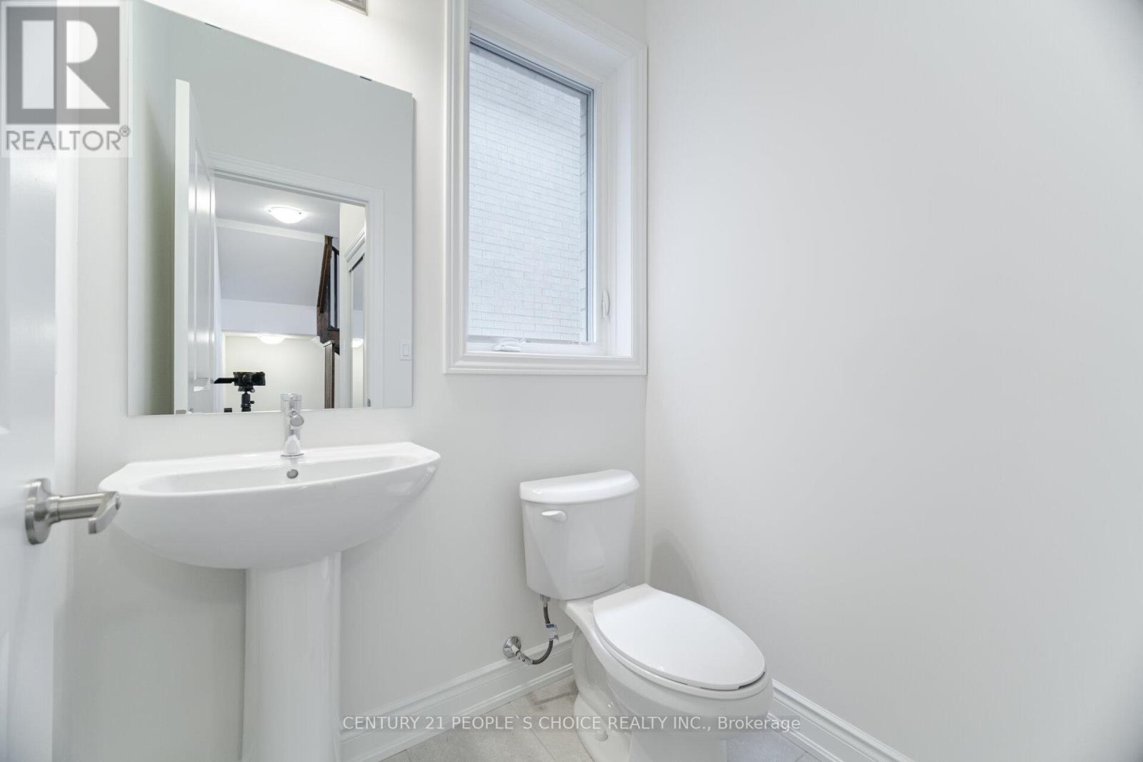 Photo 37 of 1302 Muller Lane, Oakville ON