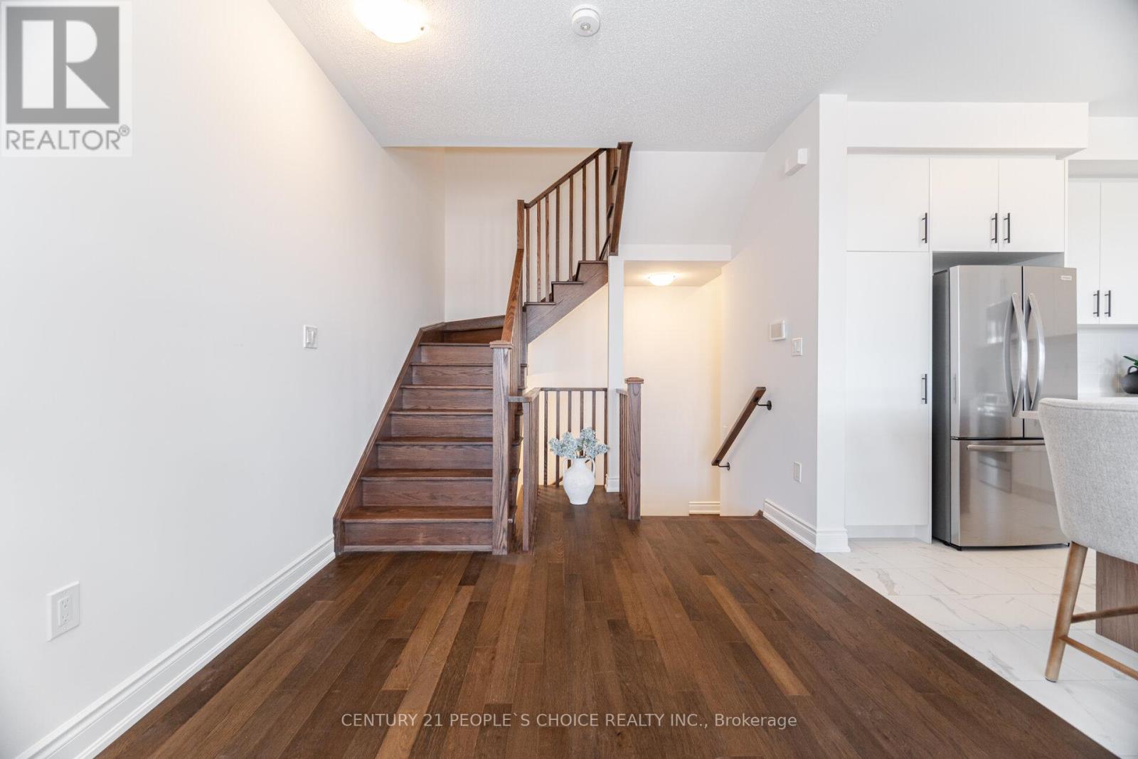 Photo 5 of 1302 Muller Lane, Oakville ON