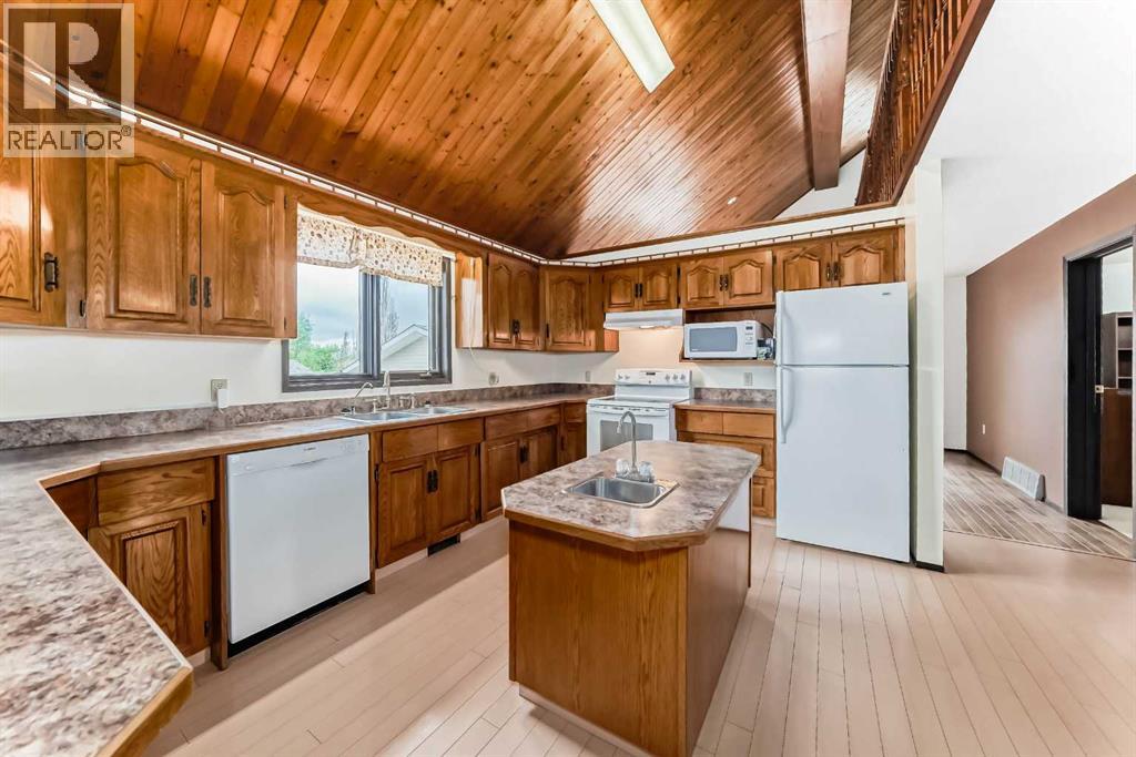 Photo 10 of 3859 51 Ave Close, Ponoka AB