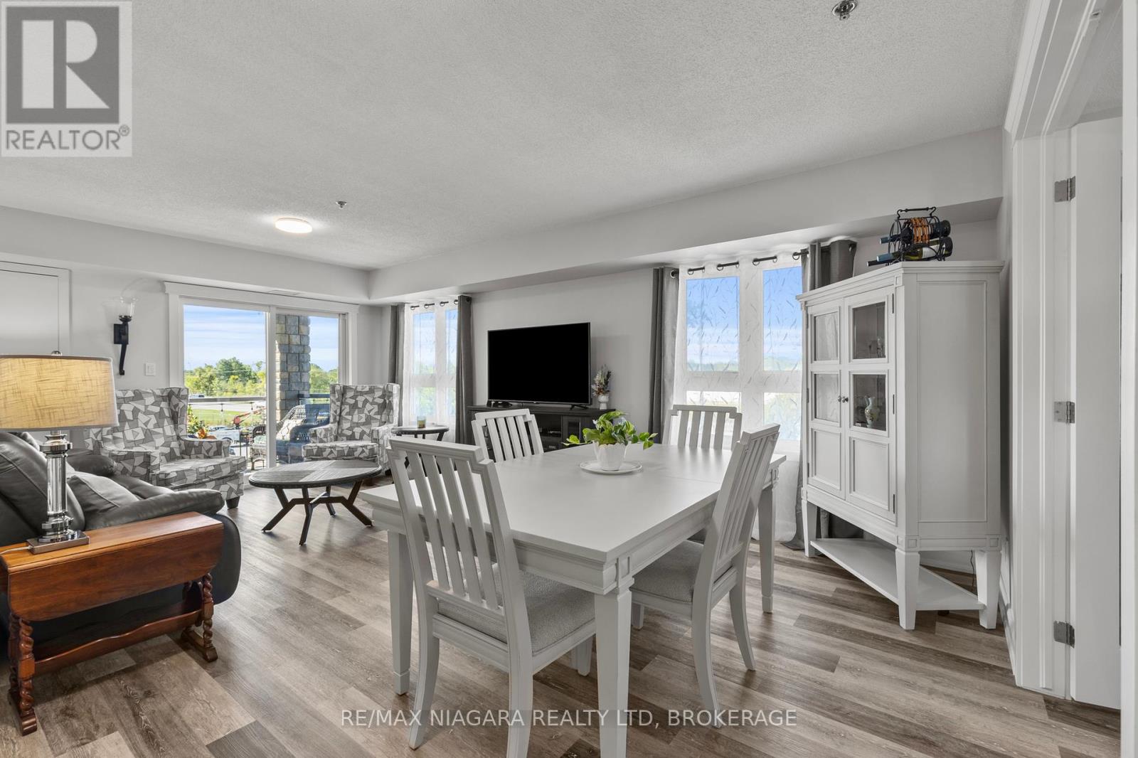 Photo 4 of 1304 330 Prince Charles Drive, Welland ON