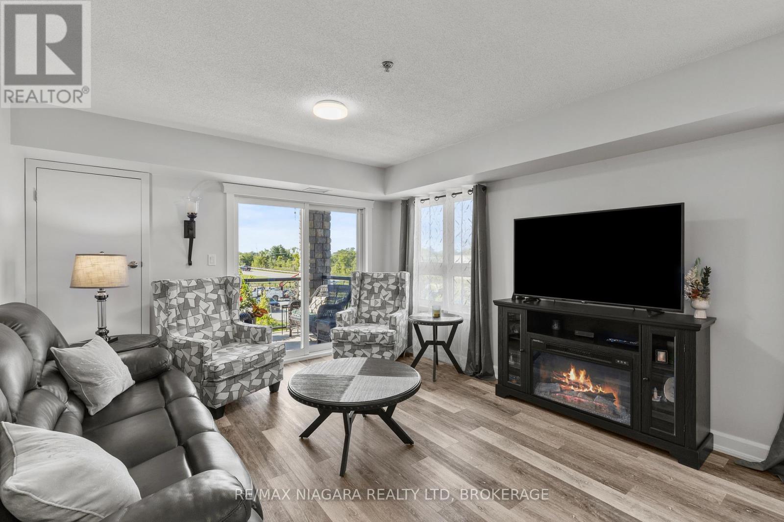 Photo 5 of 1304 330 Prince Charles Drive, Welland ON