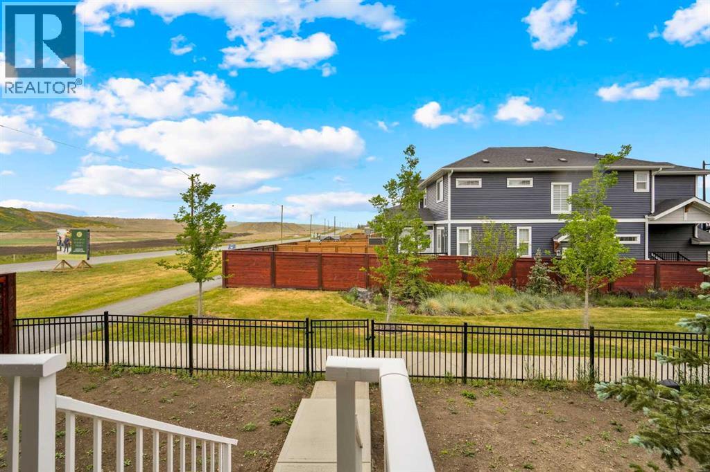 Photo 10 of 508 Creekrun Lane Sw, Airdrie AB