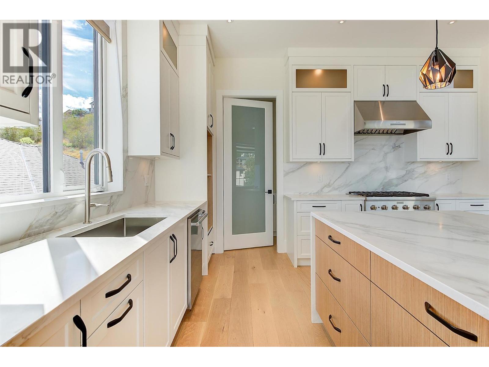 1511 Vineyard Drive, West Kelowna