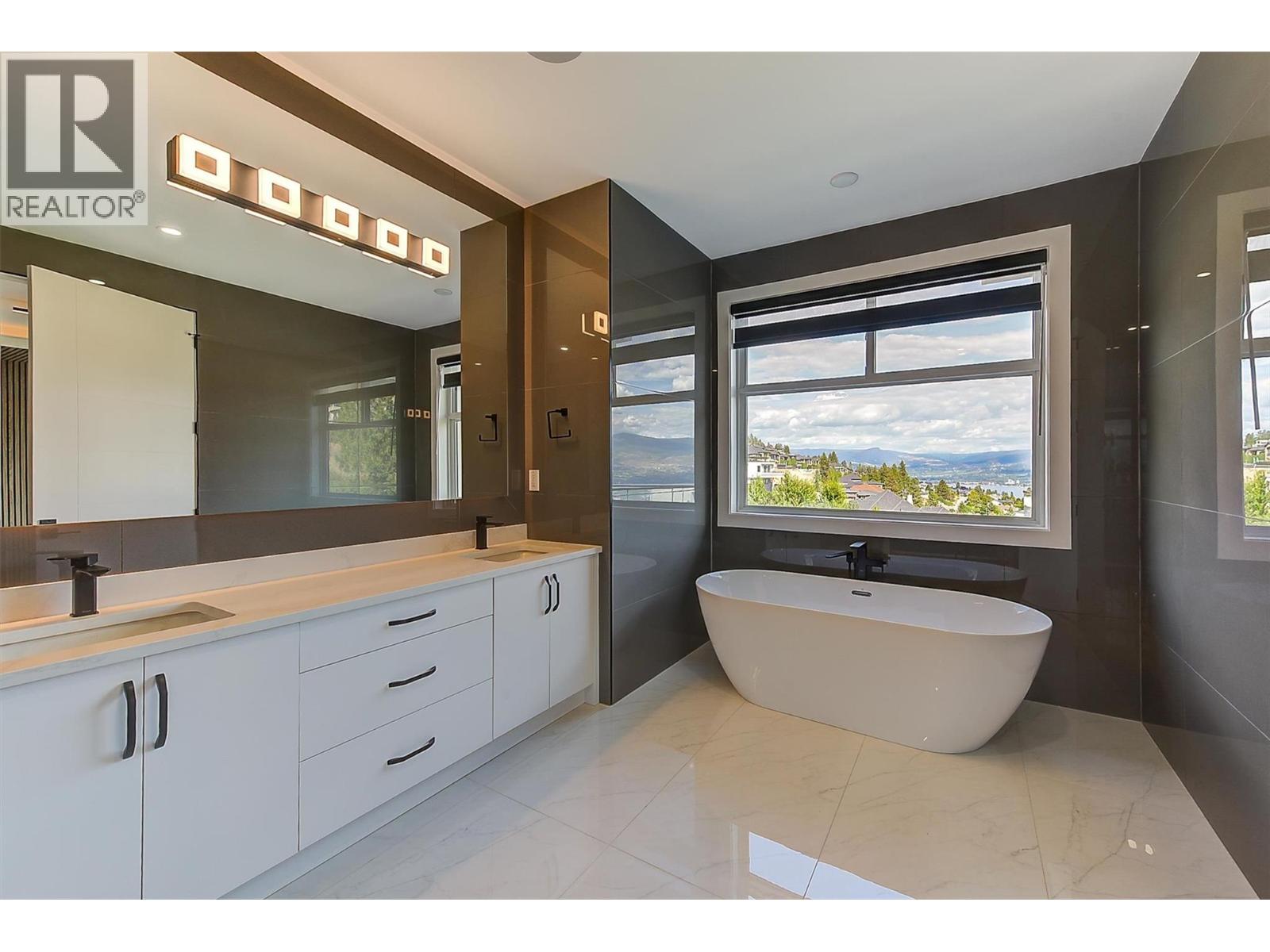 1511 Vineyard Drive, West Kelowna