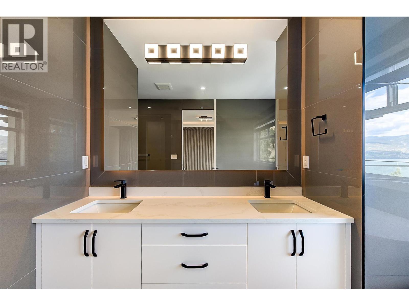 1511 Vineyard Drive, West Kelowna