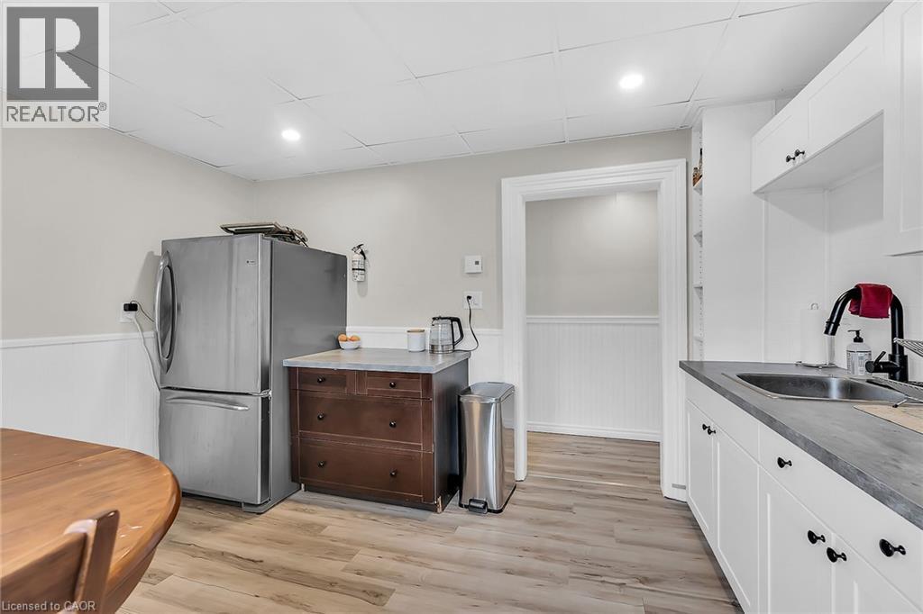 Photo 42 of 86 Park Avenue, Brantford ON