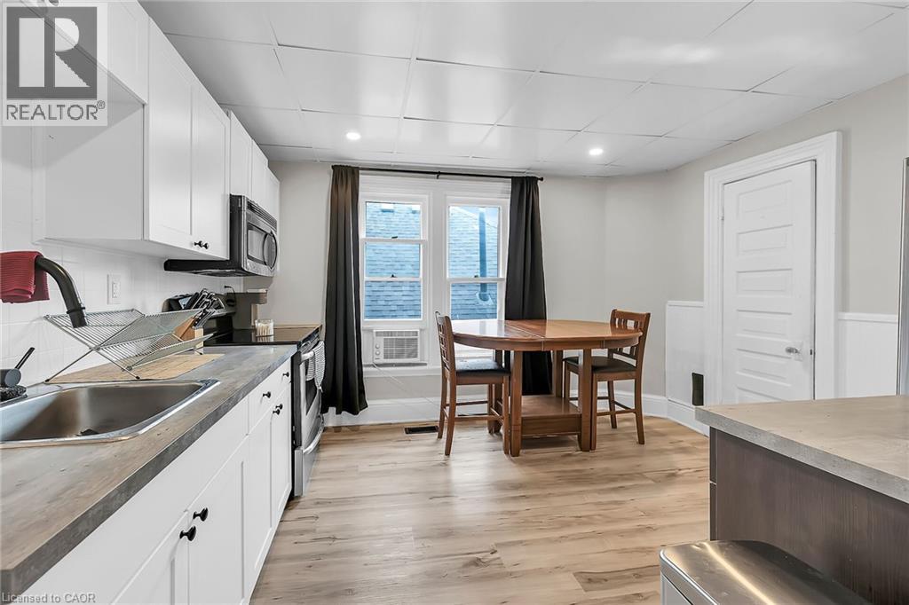Photo 14 of 86 Park Avenue, Brantford ON