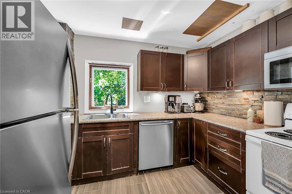 Photo 40 of 86 Park Avenue, Brantford ON