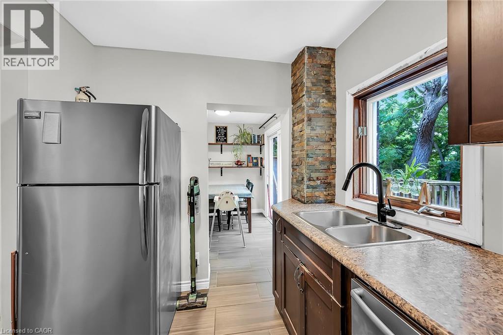 Photo 6 of 86 Park Avenue, Brantford ON