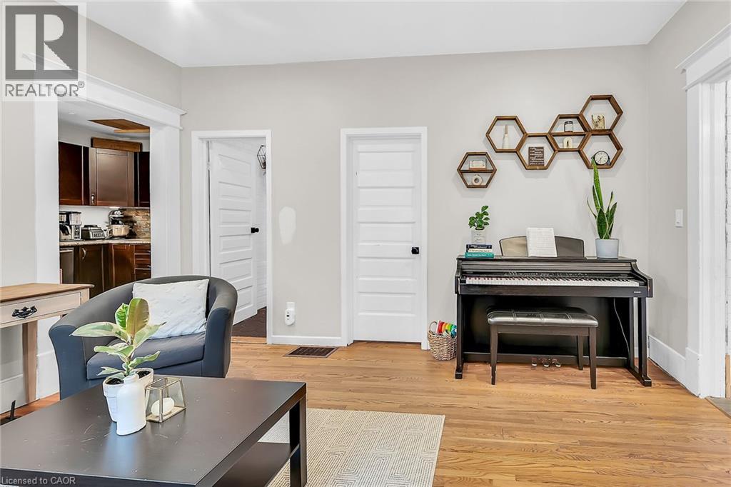 Photo 38 of 86 Park Avenue, Brantford ON