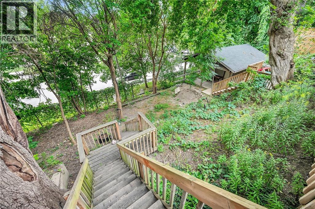 Photo 16 of 86 Park Avenue, Brantford ON