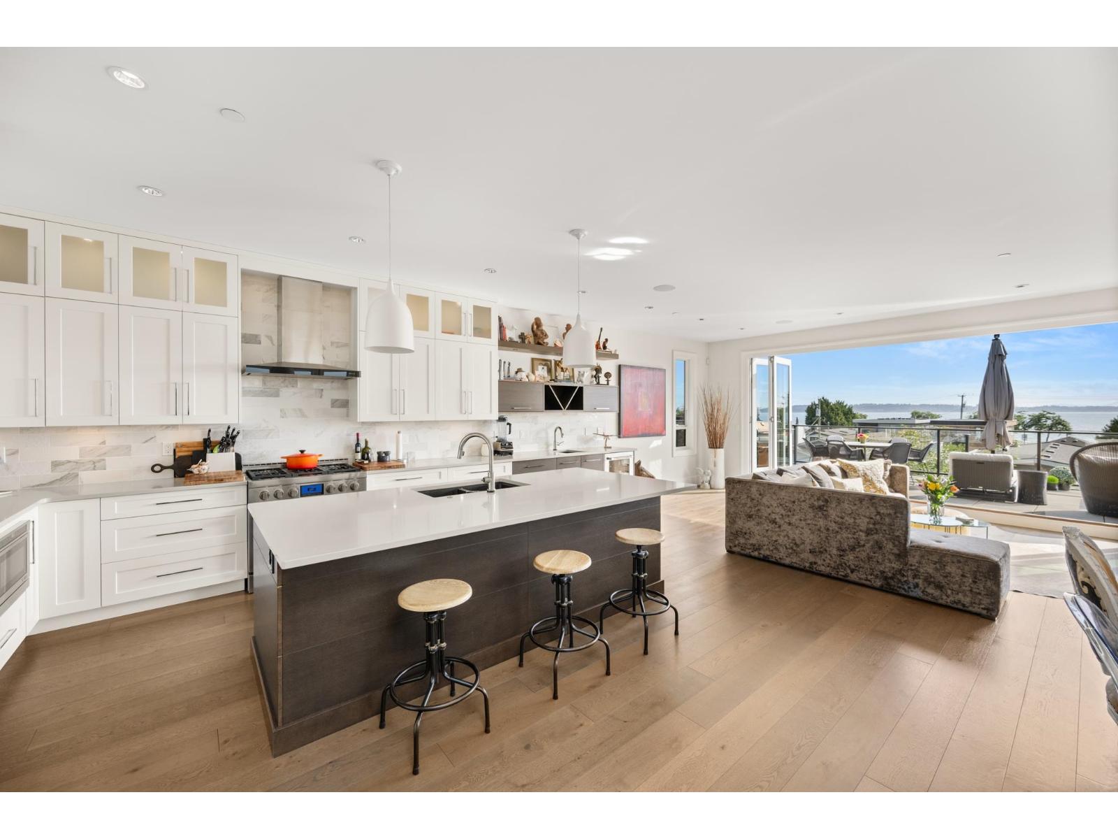 14712 MCDONALD AVENUE, White Rock