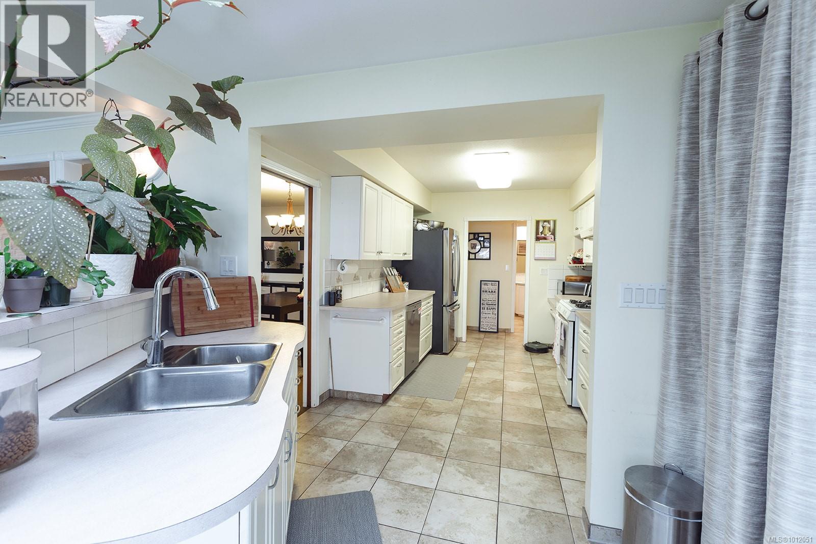 Photo 11 of 391 Bay Ave, Parksville BC