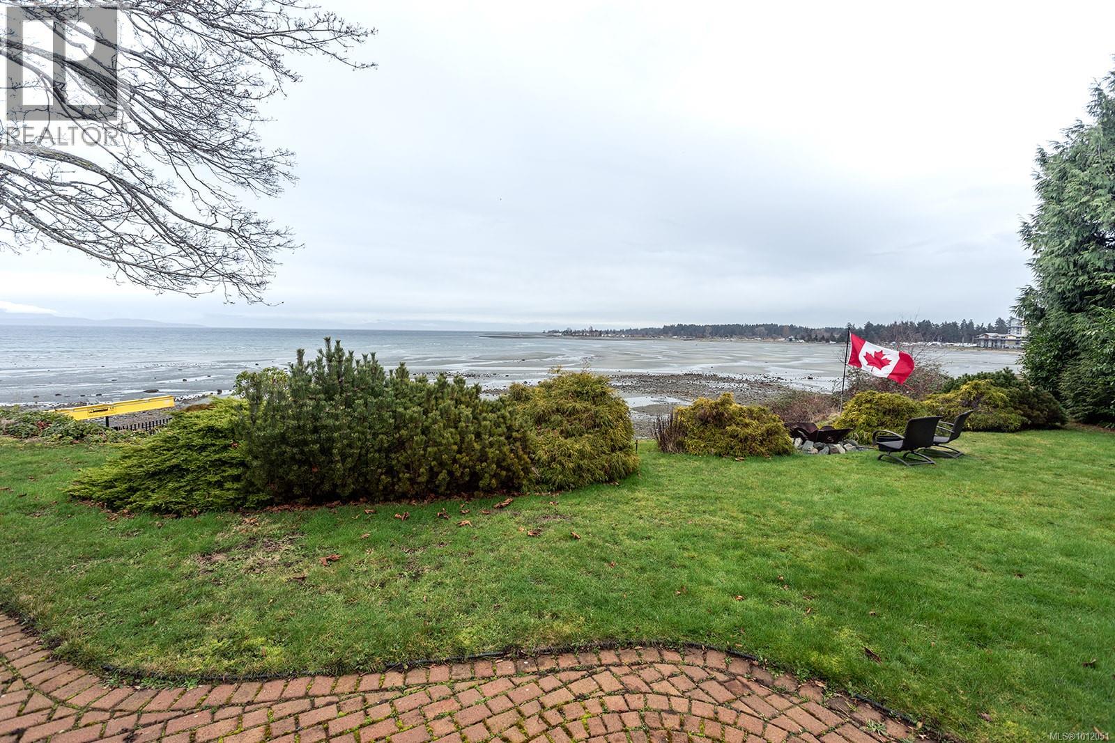Photo 8 of 391 Bay Ave, Parksville BC