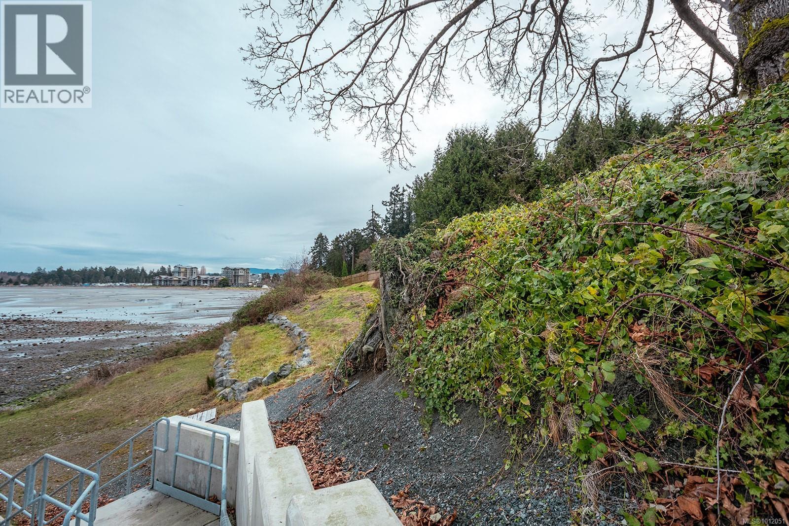 Photo 4 of 391 Bay Ave, Parksville BC