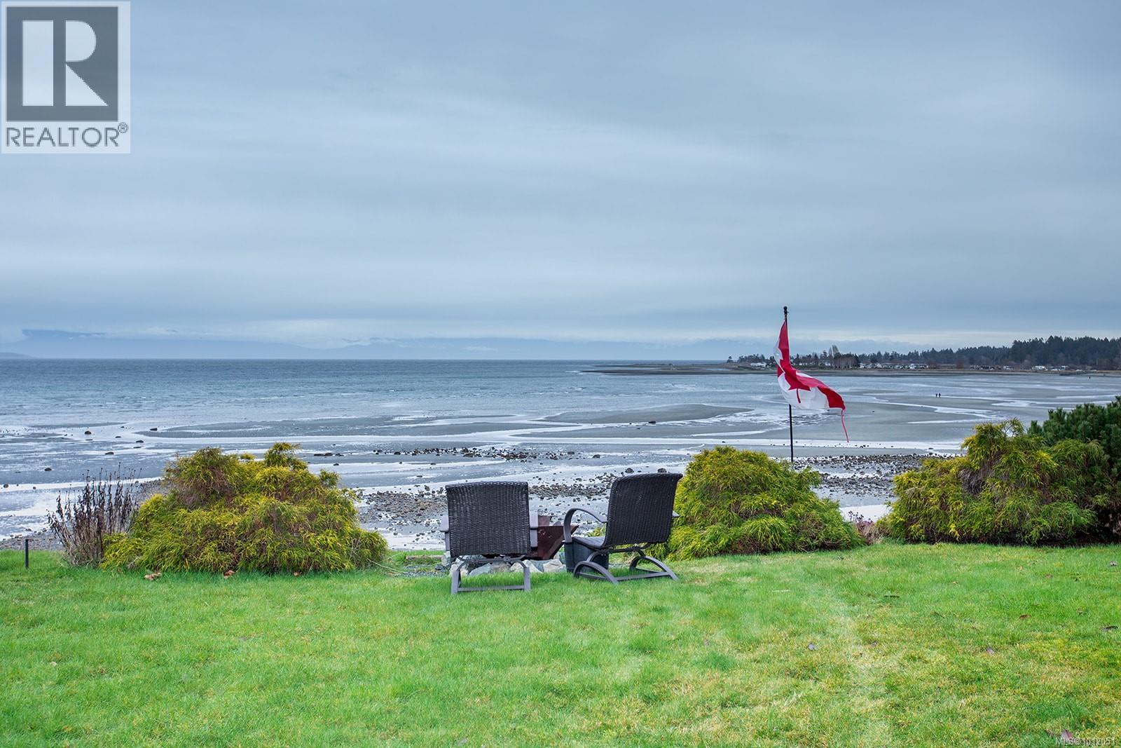 Photo 3 of 391 Bay Ave, Parksville BC