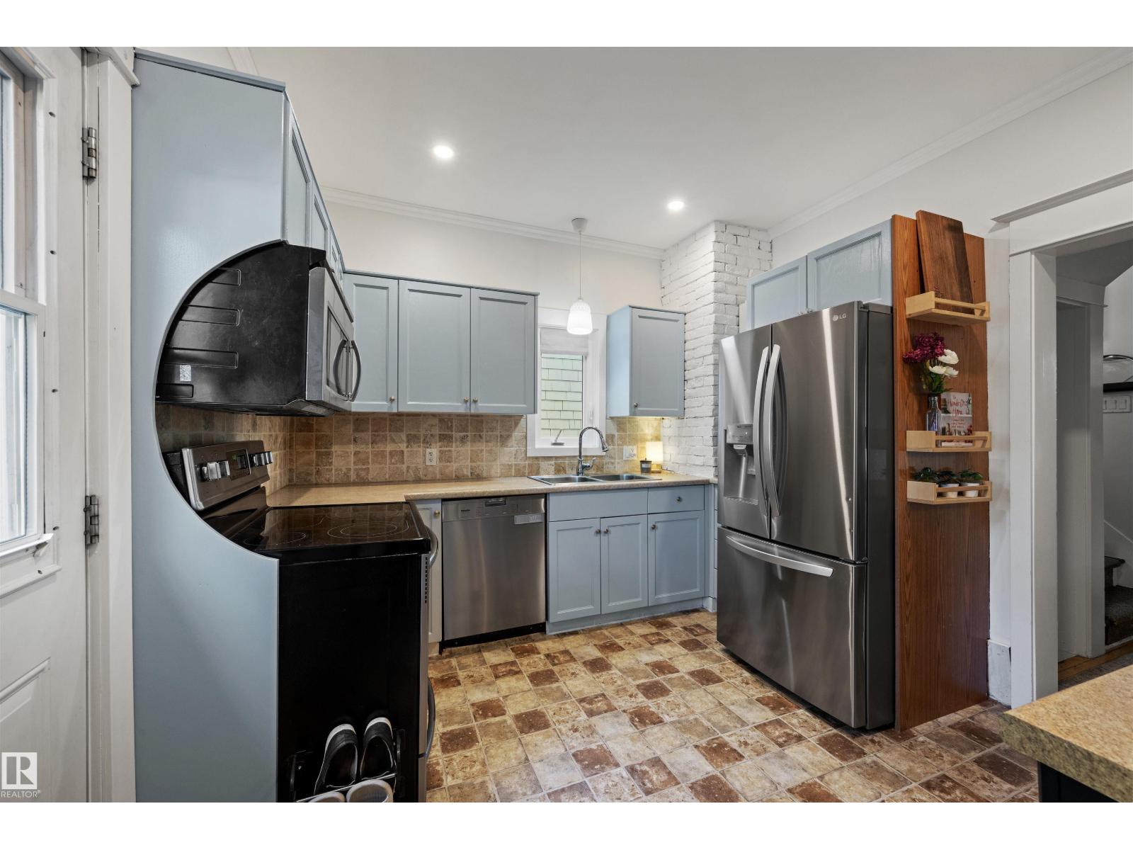 Photo 16 of 10832 79 Av Nw, Edmonton AB