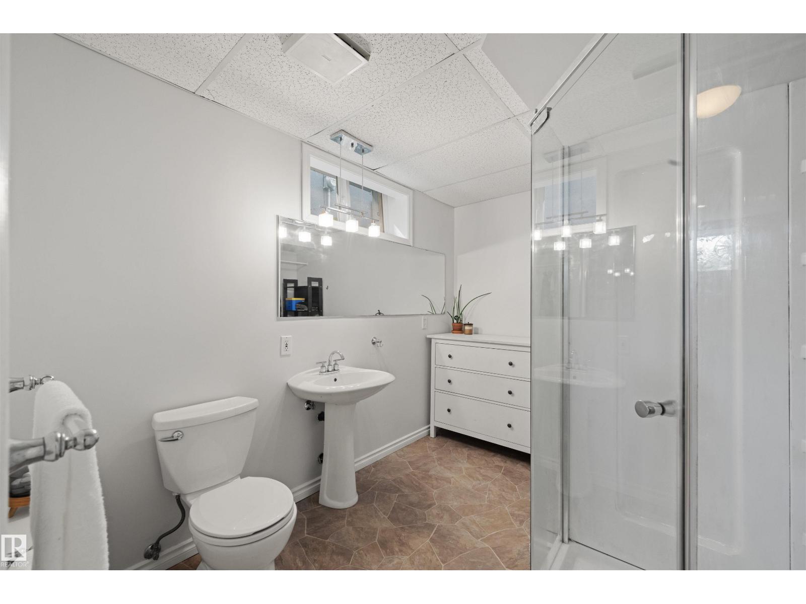 Photo 5 of 10832 79 Av Nw, Edmonton AB