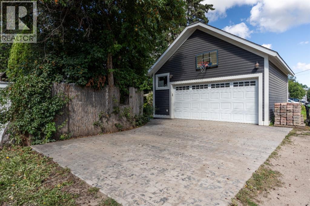 Photo 7 of 4711 49 Street, Camrose AB