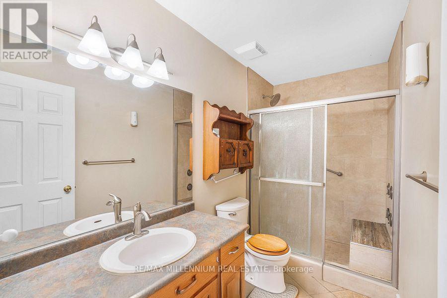 Photo 16 of 44 Hanmer Street E, Barrie ON