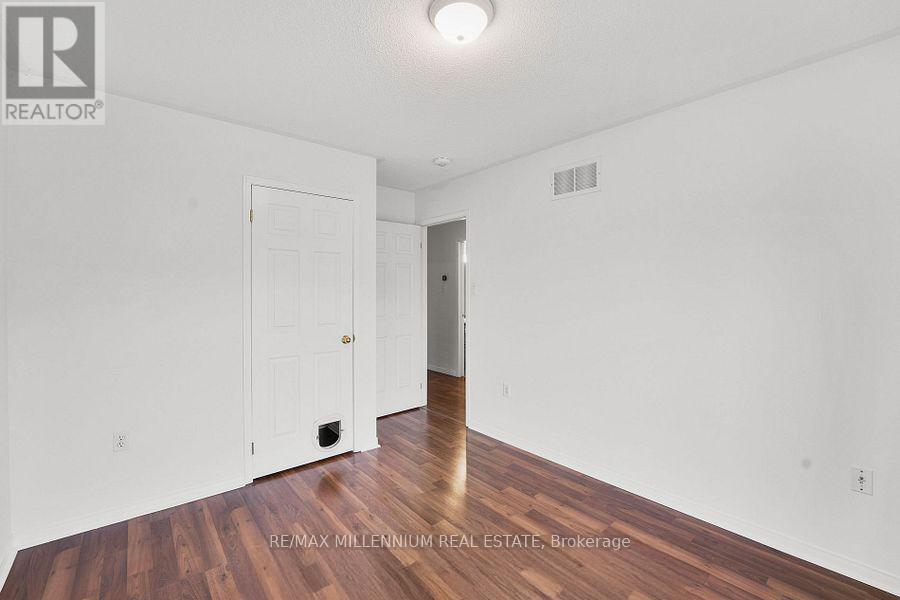 Photo 28 of 44 Hanmer Street E, Barrie ON