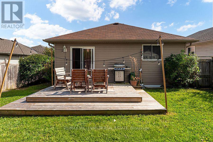 Photo 24 of 44 Hanmer Street E, Barrie ON