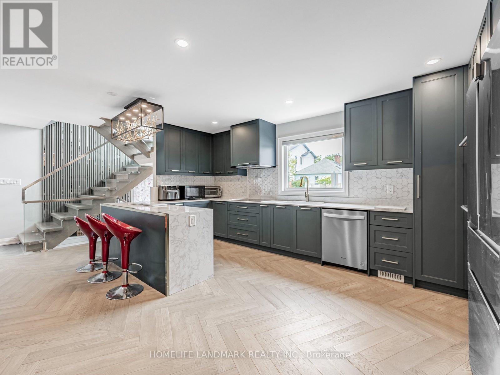 Photo 4 of 606 Annland Street, Pickering ON
