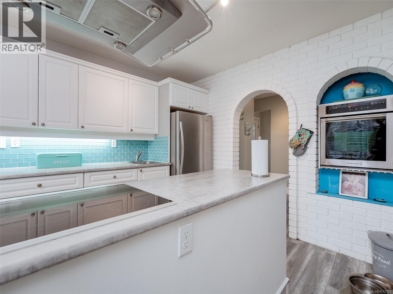  6525 Country Road, Sooke