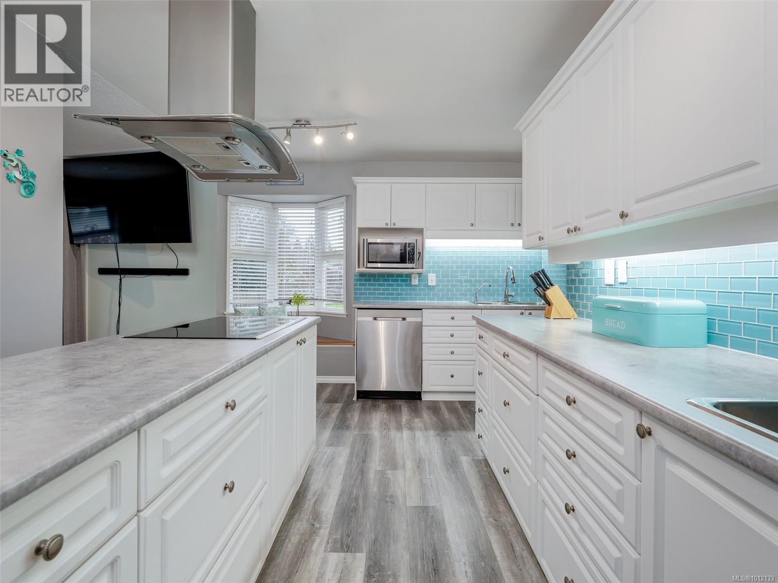  6525 Country Road, Sooke
