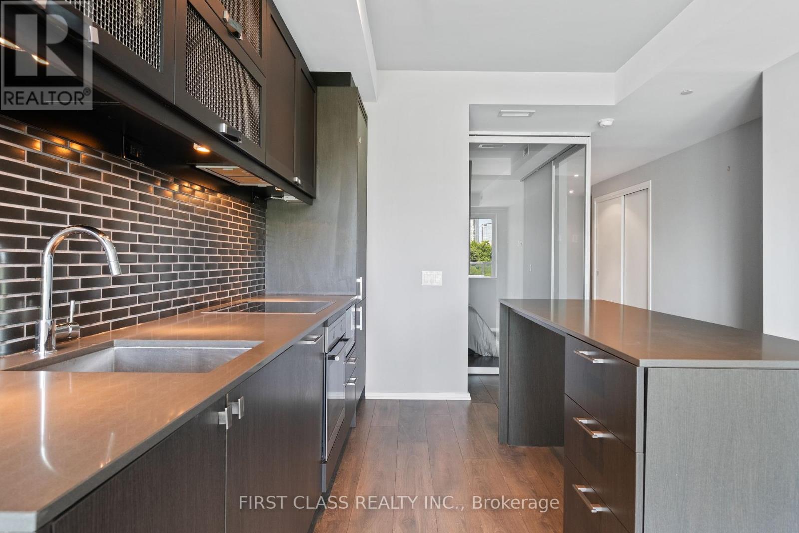 Photo 5 of 413 783 Bathurst Street, Toronto ON