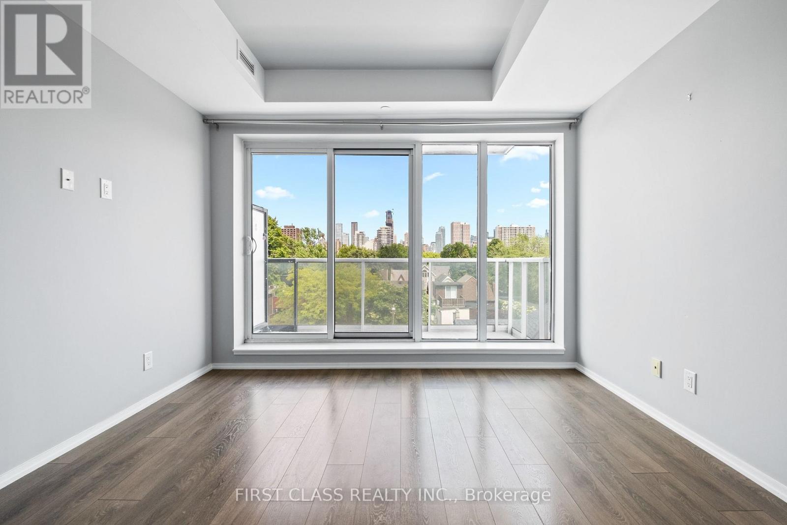 Photo 4 of 413 783 Bathurst Street, Toronto ON