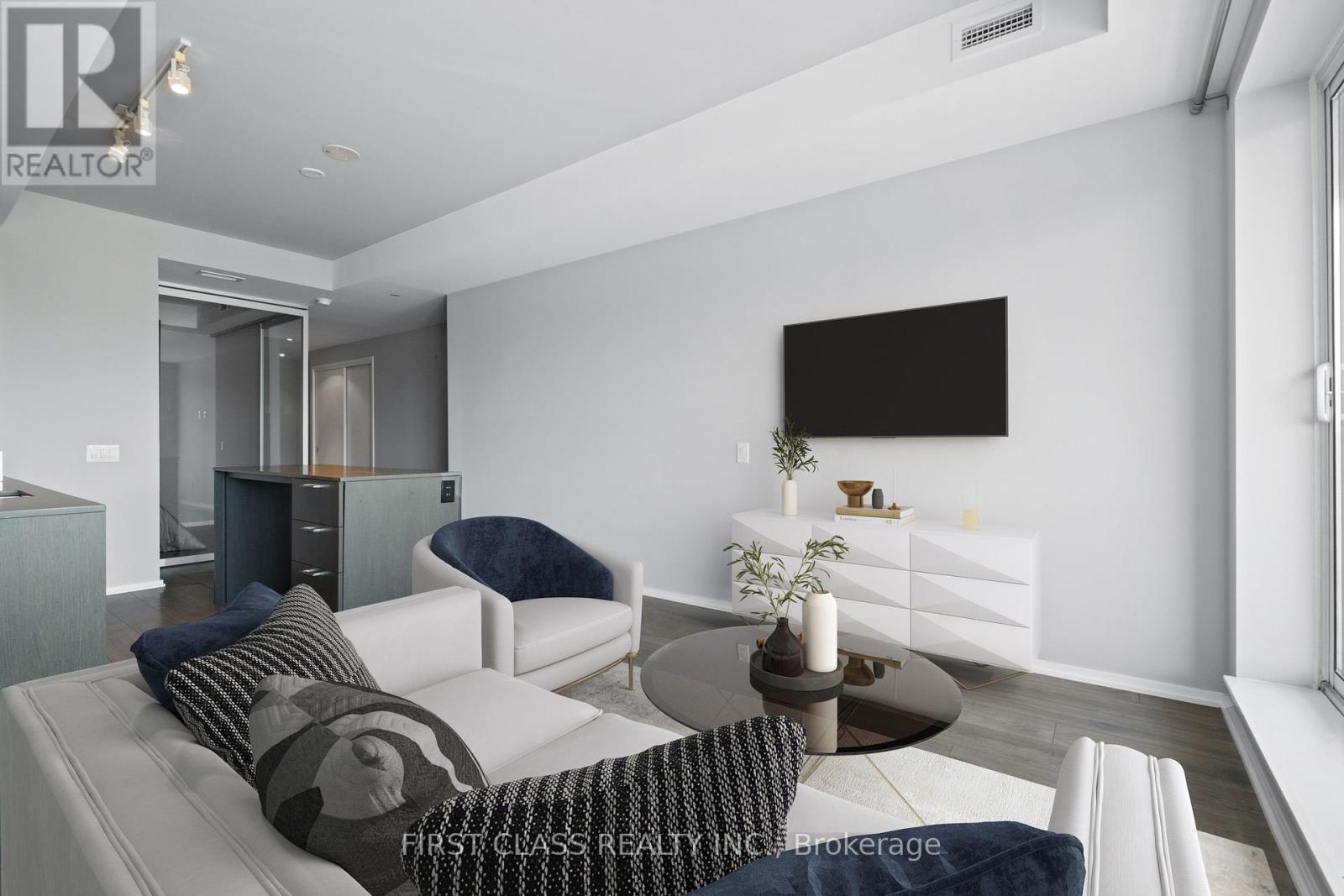 Photo 2 of 413 783 Bathurst Street, Toronto ON