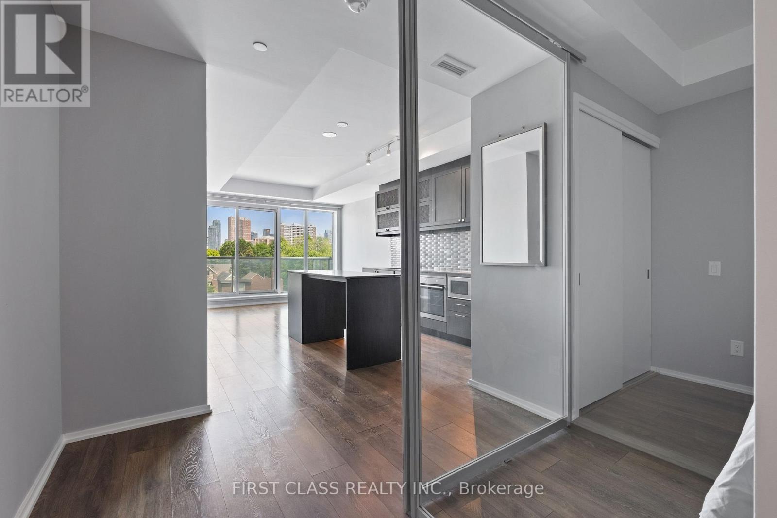 Photo 13 of 413 783 Bathurst Street, Toronto ON