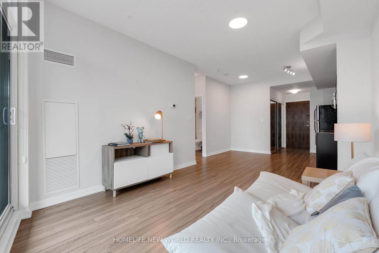 Photo 3 of 2502 33 Bay Street, Toronto ON