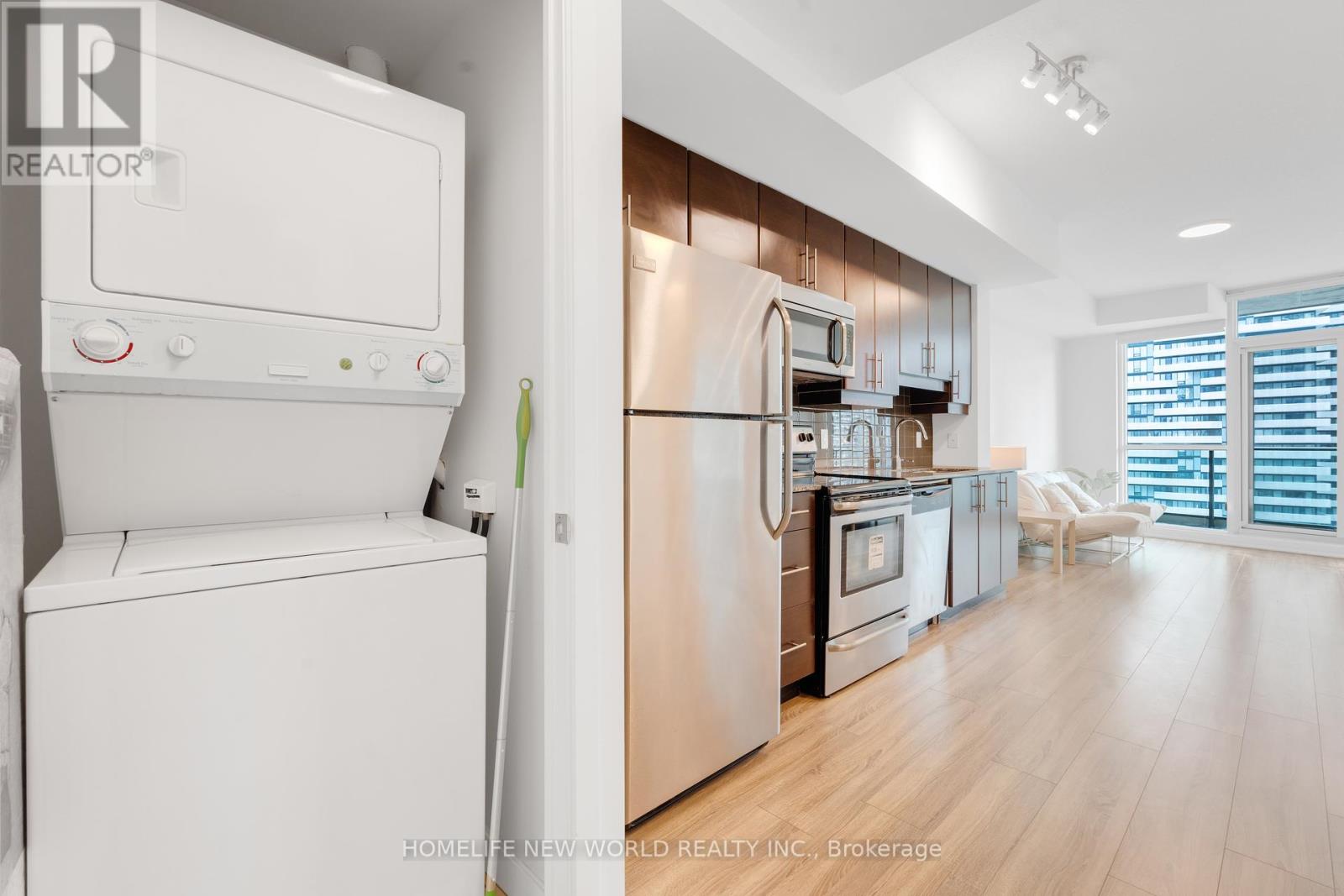 Photo 4 of 2502 33 Bay Street, Toronto ON