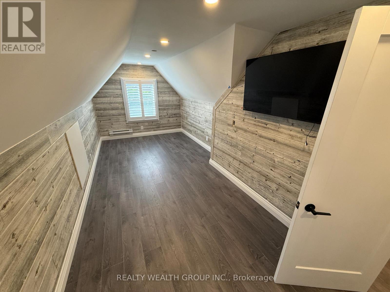 Photo 5 of 761 O Connor Drive, Toronto ON