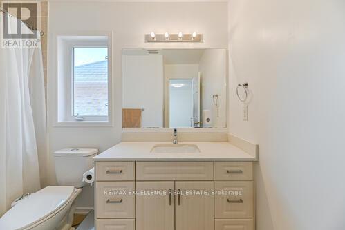 Photo 18 of 46 Lloydminster Avenue, Ajax ON