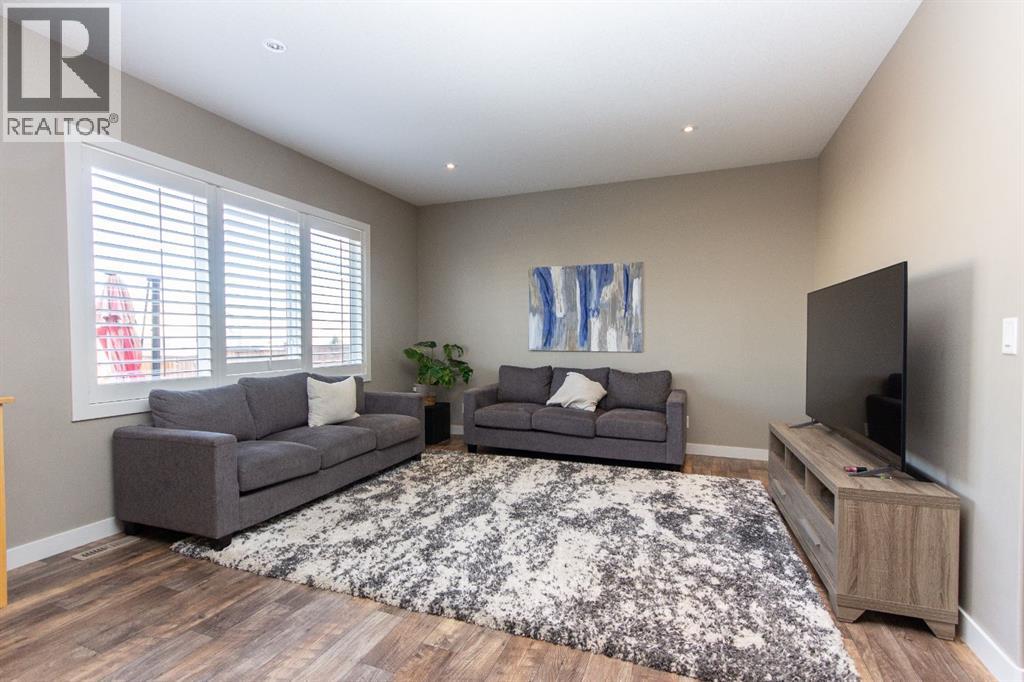 Photo 4 of 22 Travis Close, Red Deer AB