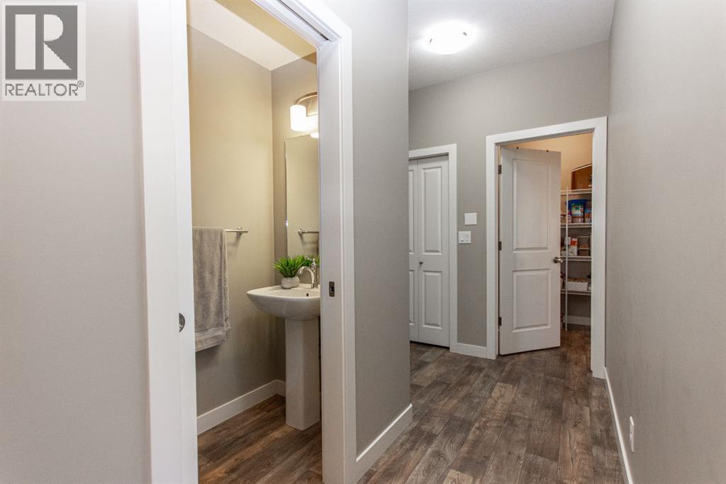 Photo 12 of 22 Travis Close, Red Deer AB