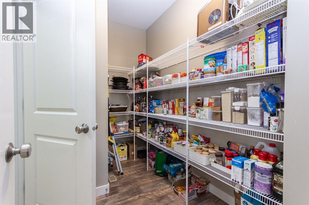 Photo 20 of 22 Travis Close, Red Deer AB